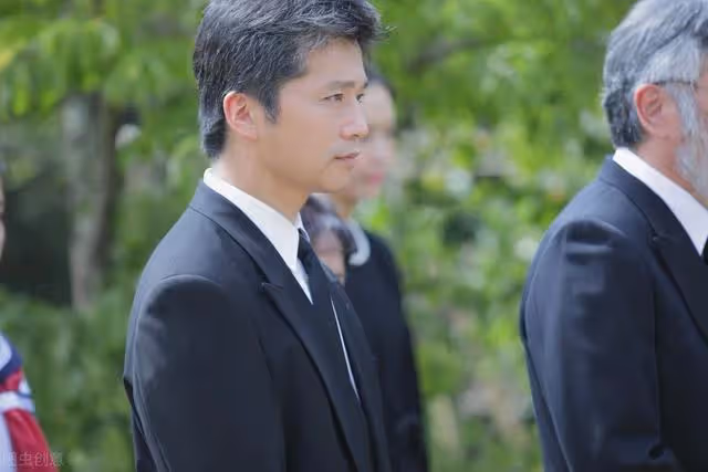 姑媽去世後表哥就跟我們斷絕往來,現在父親去世我要告訴他嗎?
