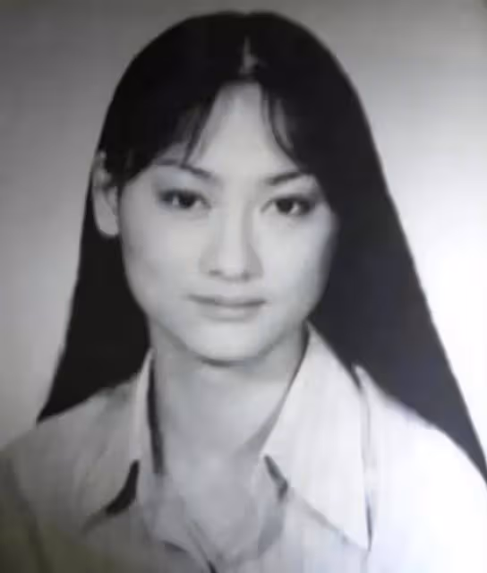 63歲惠英紅:3歲乞討,22歲成名,57歲再登影后,然而有一個男人,值得她苦等47年未婚