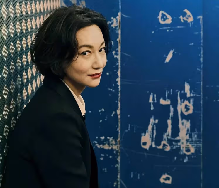 63歲惠英紅：3歲乞討，22歲成名，57歲再登影后，然而有一個男人，值得她苦等47年未婚