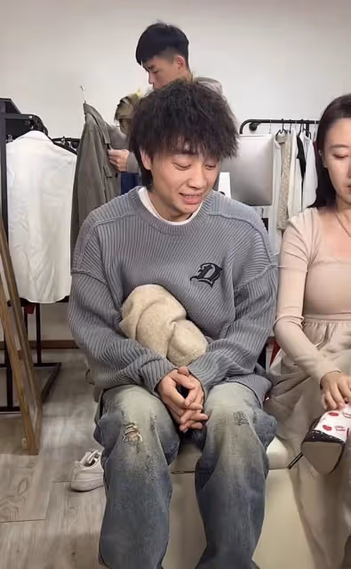 網紅呂長隆被爆出軌,前女友控訴他是出軌慣犯,曾為其墮胎淋雨