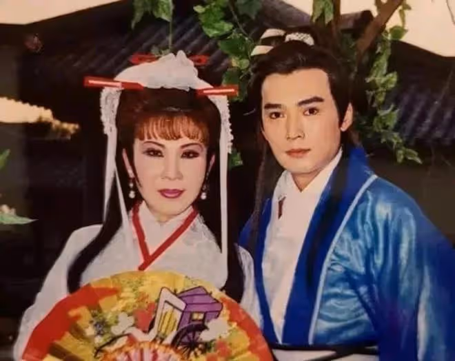 焦恩俊:當年為了不賠1000萬的違約金,硬著頭皮跟60歲大媽拍吻戲