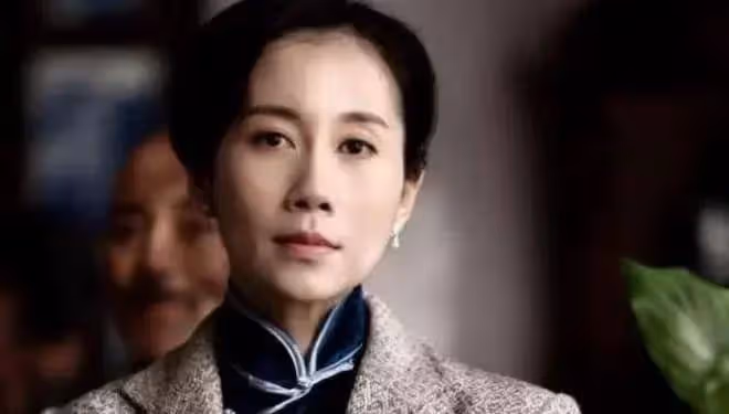為了拍戲逼真親自吃藥，為給父母買房不斷接戲，42歲仍未婚