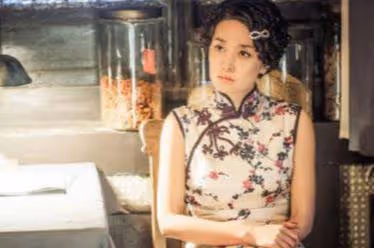 女明星曬與兩位''男友''合影，高偉光姿態引熱議，細節看真實關係