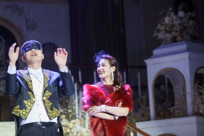 不去北上廣也能看沉浸式演出啦！開心麻花在濟南打造《敖門笑宴》