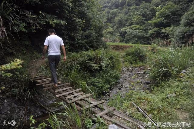 丈夫打跑賢惠媳婦，五年之後媳婦回來向丈夫炫耀，卻跪墳痛哭