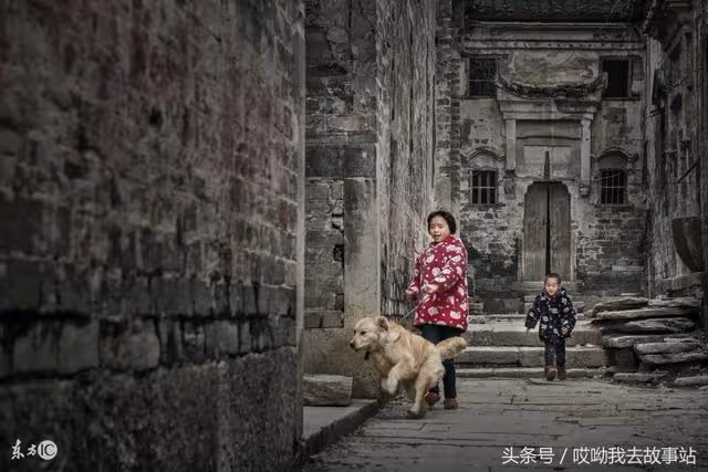 姐姐養弟弟十八年，弟弟住豪房，姐姐還住坯房，結婚時傻了