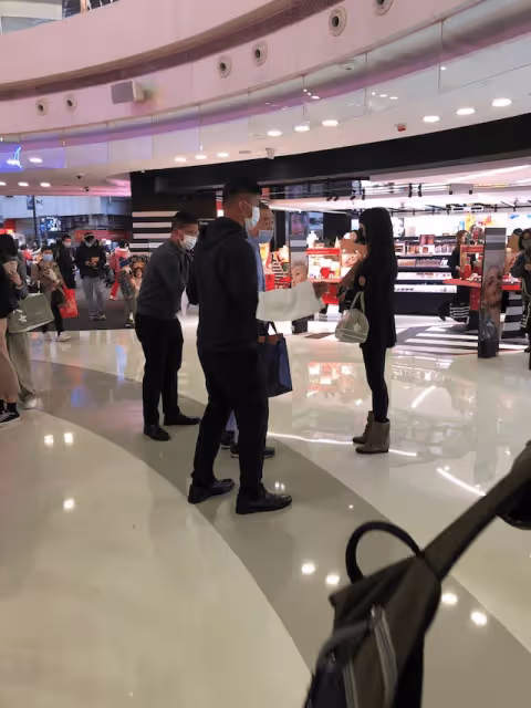 大劉斥4000萬買下前任豪宅，呂麗君持9年虧千萬，現與子女租房住