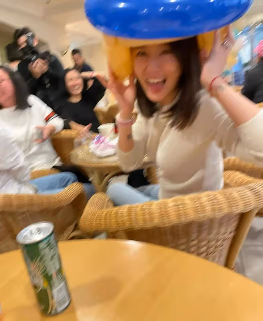 小海豚迎6歲生日，林心如扮可愛為女兒慶生，精靈長相神似霍建華