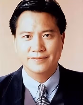 萬梓良：為拍戲吃吐，發掘周星馳，吵架給女友下跪，卻晚年悲涼