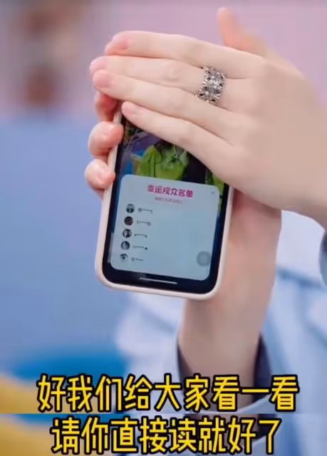 楊冪耍大牌引爭議，對主持人翻白眼甩臉子，她轉發動態疑似回應