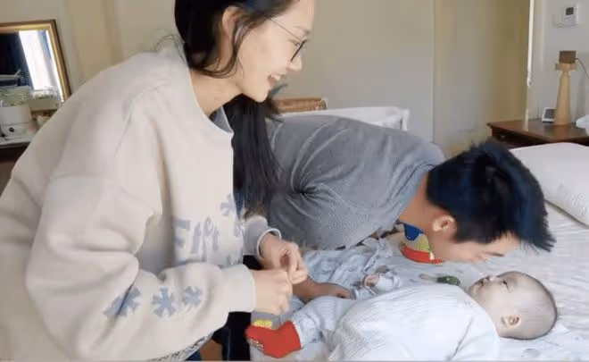 苗苗曬一家四口,稱全家確診新冠並集體轉陰,兒女露正臉都像鄭愷