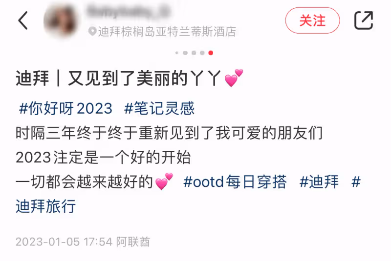 佟麗婭現身杜拜遊玩,穿粉色碎花裙似少女,皮膚白嫩下巴變尖