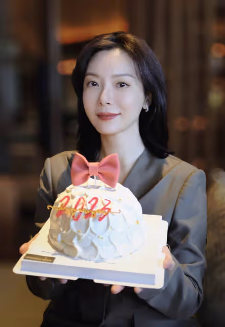 陳數又變臉,網友:她老公不斷被抓包約會美女她不斷變臉是絕配