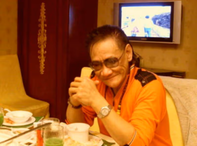 演員何家駒:3天輸掉千萬身家,臨終前只剩幾百塊,死後無人送終