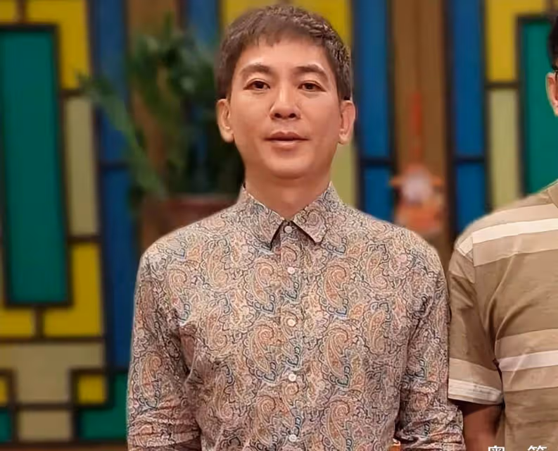 「康祈祖」徐若琪曬出康家最後一幅全家福,46歲的他再無父愛