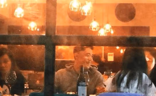 林心如曬照為女兒慶生,頭戴氣球帽笑得好開心,被誇還自黑裝可愛
