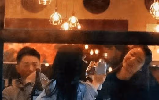 林心如曬照為女兒慶生,頭戴氣球帽笑得好開心,被誇還自黑裝可愛