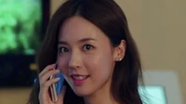 她與影帝因戲生情，恩愛十年卻以離婚收場，今37歲依舊宛若少女
