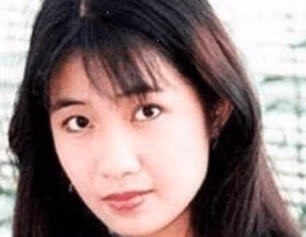 和影帝一見鍾情，婚後19年幾乎從沒做過家務，年近50歲仍似少女臉