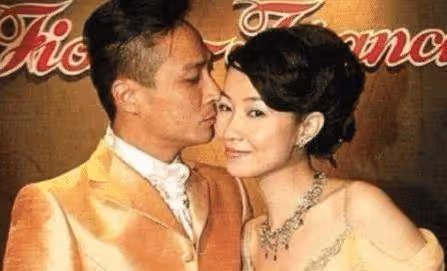 和影帝一見鍾情，婚後19年幾乎從沒做過家務，年近50歲仍似少女臉