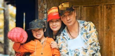 和影帝一見鍾情，婚後19年幾乎從沒做過家務，年近50歲仍似少女臉