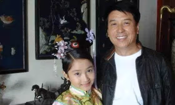 同是一個媽生的，一個當紅明星一個普通人，網友：同媽不同命
