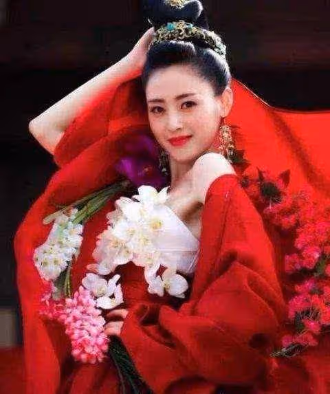 十大古裝美女，迪麗熱巴第四，趙麗穎僅排第三，第一實至名歸！