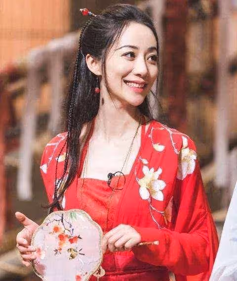 十大古裝美女，迪麗熱巴第四，趙麗穎僅排第三，第一實至名歸！