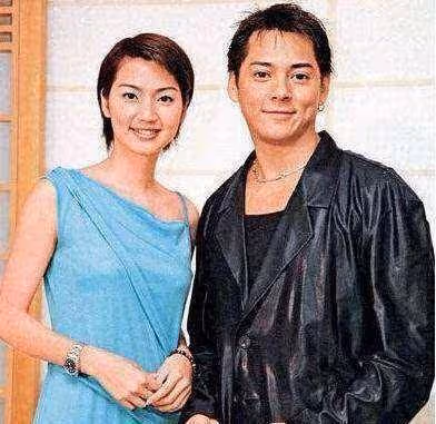 19歲出道和蔡少芬是閨蜜，感情堪稱坎坷，如今49歲風韻猶存