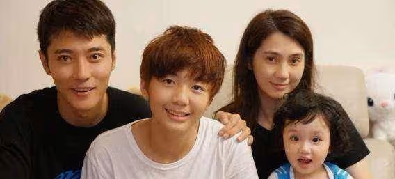 19歲出道和蔡少芬是閨蜜，感情堪稱坎坷，如今49歲風韻猶存