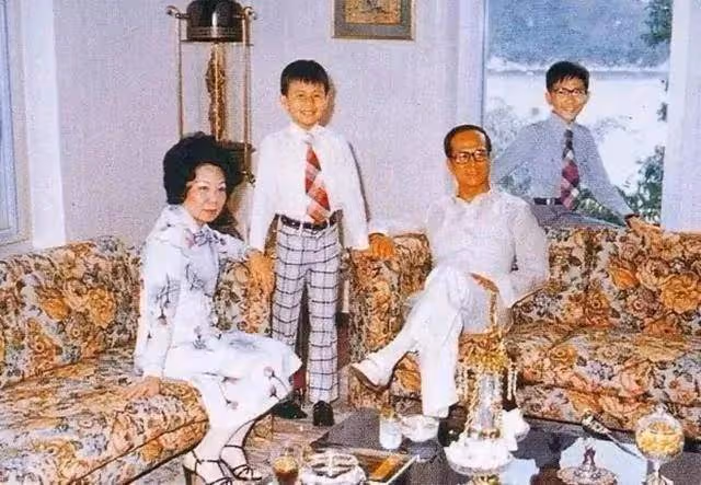 李澤楷近照：發福明顯不注意形象，對美女不感興趣，生活相當節約