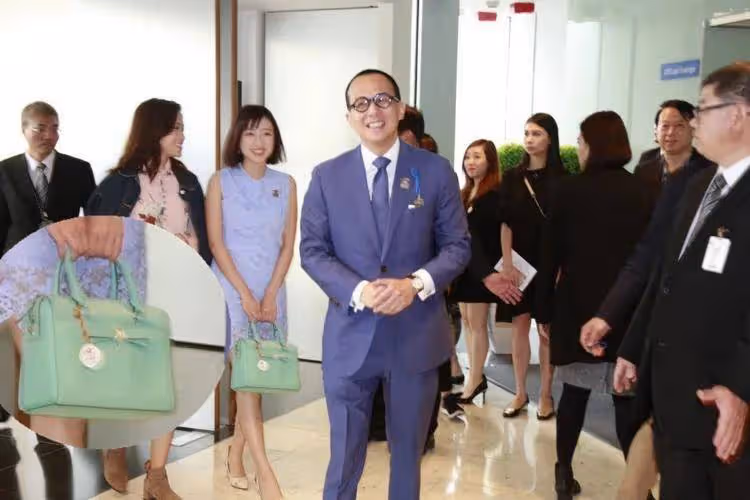 李澤楷近照：發福明顯不注意形象，對美女不感興趣，生活相當節約