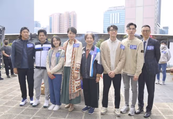 梁詠琪與郭富城首演夫妻！合影比男方高半頭，18歲星二代演其女兒