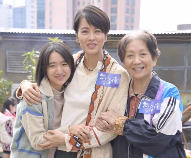 梁詠琪與郭富城首演夫妻！合影比男方高半頭，18歲星二代演其女兒