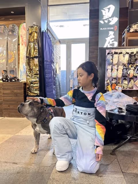 李小璐帶女兒滑雪，10歲甜馨身高快趕上媽媽，360度轉彎動作絲滑