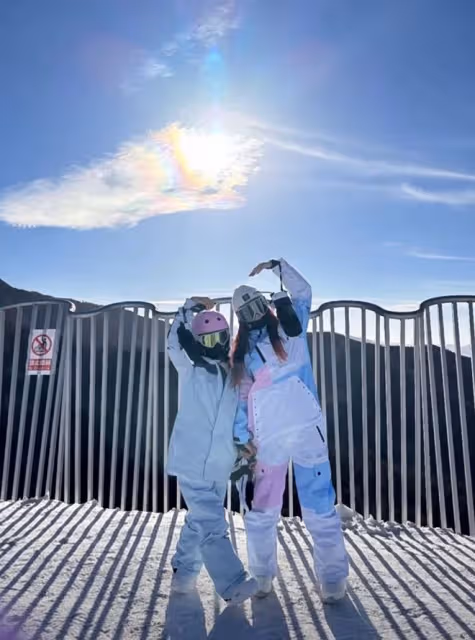 李小璐帶女兒滑雪，10歲甜馨身高快趕上媽媽，360度轉彎動作絲滑