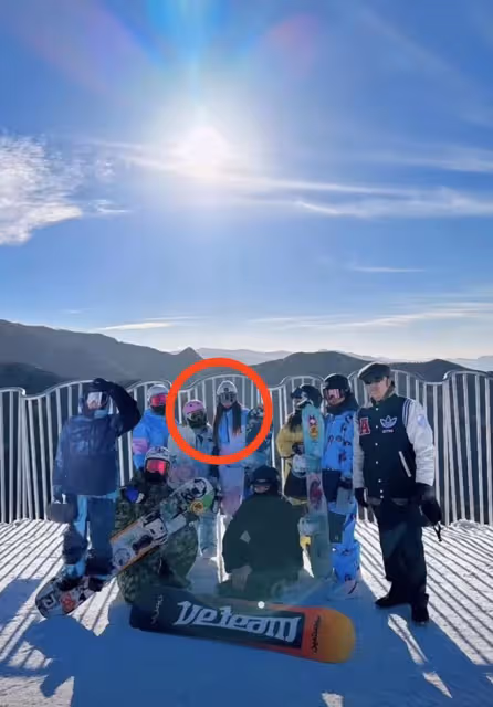李小璐帶女兒滑雪，10歲甜馨身高快趕上媽媽，360度轉彎動作絲滑