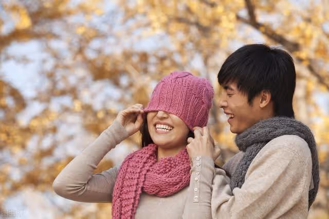 有錢後覺得老婆配不上我了，我媽：你若離婚，也別認我這個媽了
