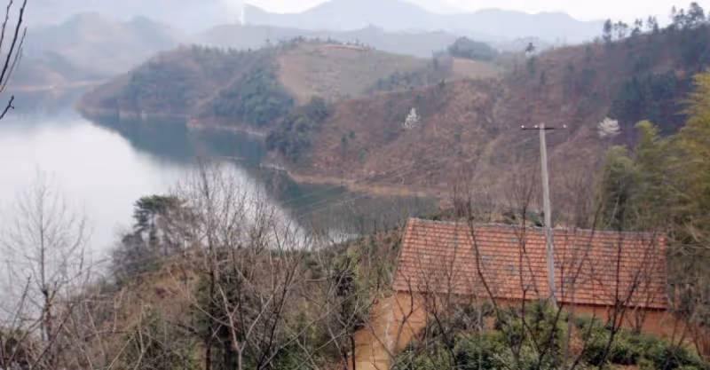 兒子進山遇狼，最後平安歸來，父母臨死之際說他不是人