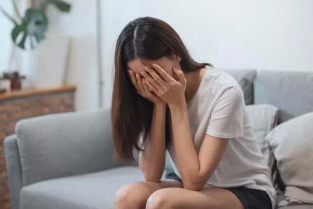 老公的公司破產後，我上了別人的寶馬車，悔不當初