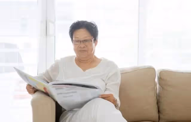 再婚30年，老伴每月給我5千，可我卻過得很痛苦，每天都想離婚