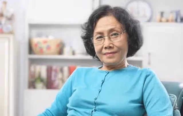 再婚30年，老伴每月給我5千，可我卻過得很痛苦，每天都想離婚