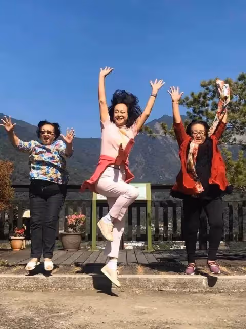 湯蘭花息影30年，笑談超愜意獨居生活，讓兒離家學獨立，今72歲重返部落幫忙，回饋家鄉