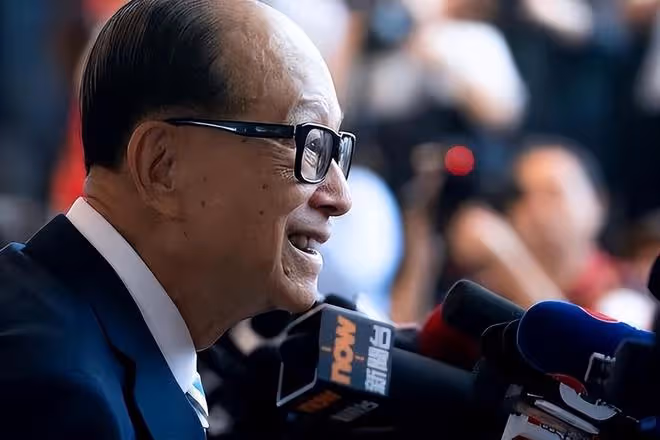 坐擁幾千億的香港富豪，住著35億的別墅，卻只喜歡吃青菜豆腐