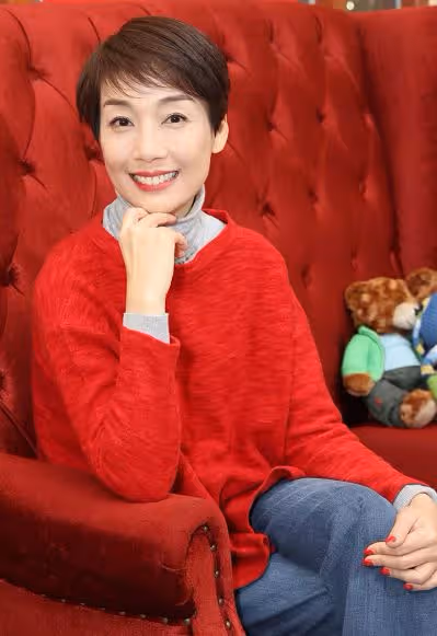 講明想奪視後！TVB知名女星為爭獎不介意賣身給公司，望十全十美