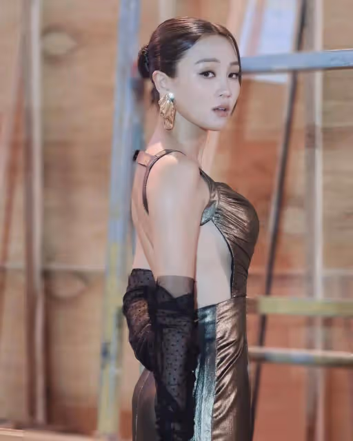 突然被踢出劇組?29歲TVB女星傳常遲到態度差,惹怒珍姐!