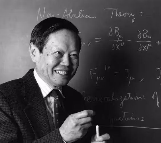 楊振寧:101歲很蒼老卻強打精神,自覺時日不多希望翁帆繼續幸福