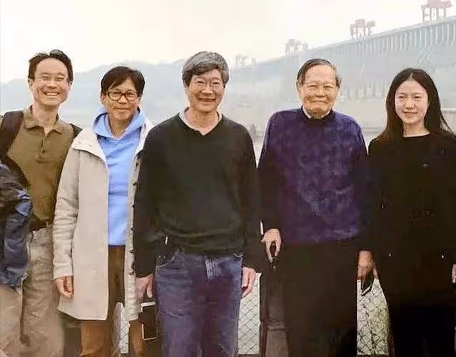 楊振寧:101歲很蒼老卻強打精神,自覺時日不多希望翁帆繼續幸福