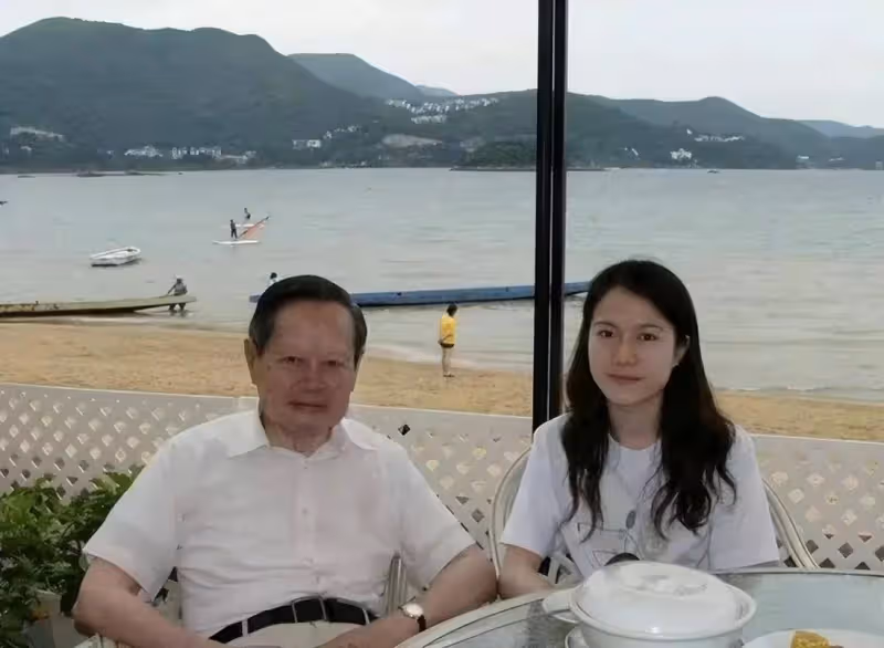 楊振寧:101歲很蒼老卻強打精神,自覺時日不多希望翁帆繼續幸福