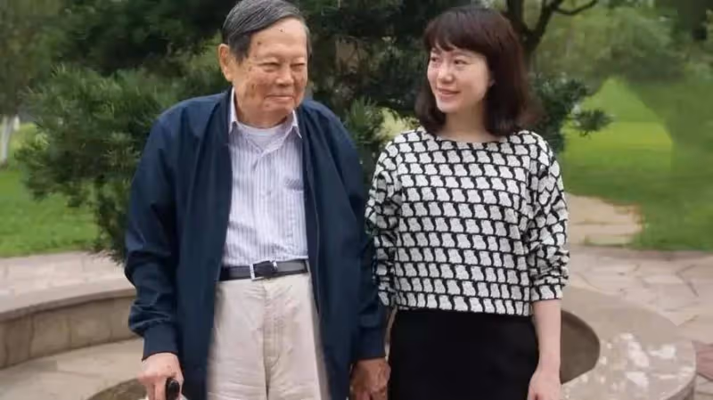 楊振寧:101歲很蒼老卻強打精神,自覺時日不多希望翁帆繼續幸福